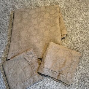 Sferra Egyptian Cotton Matalesse Floral Dahlia Textured King Coverlet & Shams